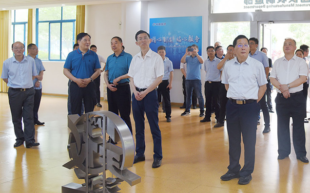 蕪湖市繁昌區(qū)區(qū)委書記向繼輝率區(qū)黨政代表團一行蒞臨安徽天康集團參觀調(diào)研